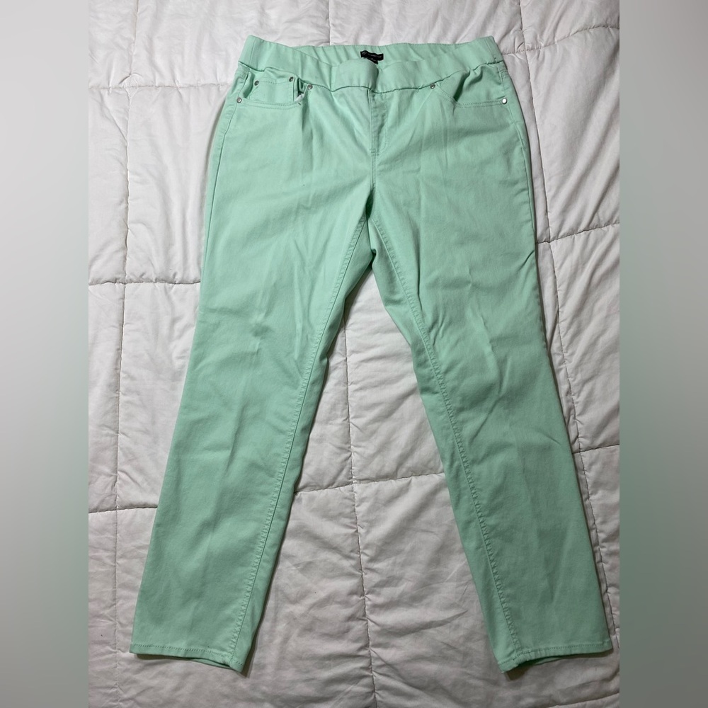 New Directions Light Green Trousers